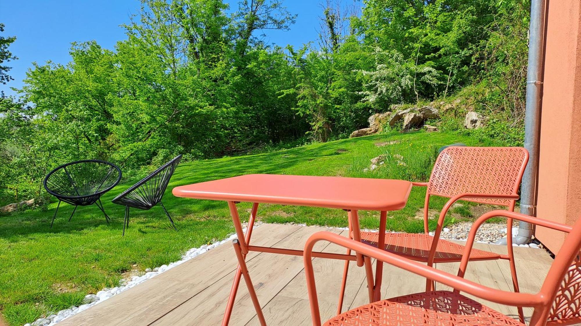 Logement Neuf A 2 Pas Du Lac La Bridoire Exterior foto