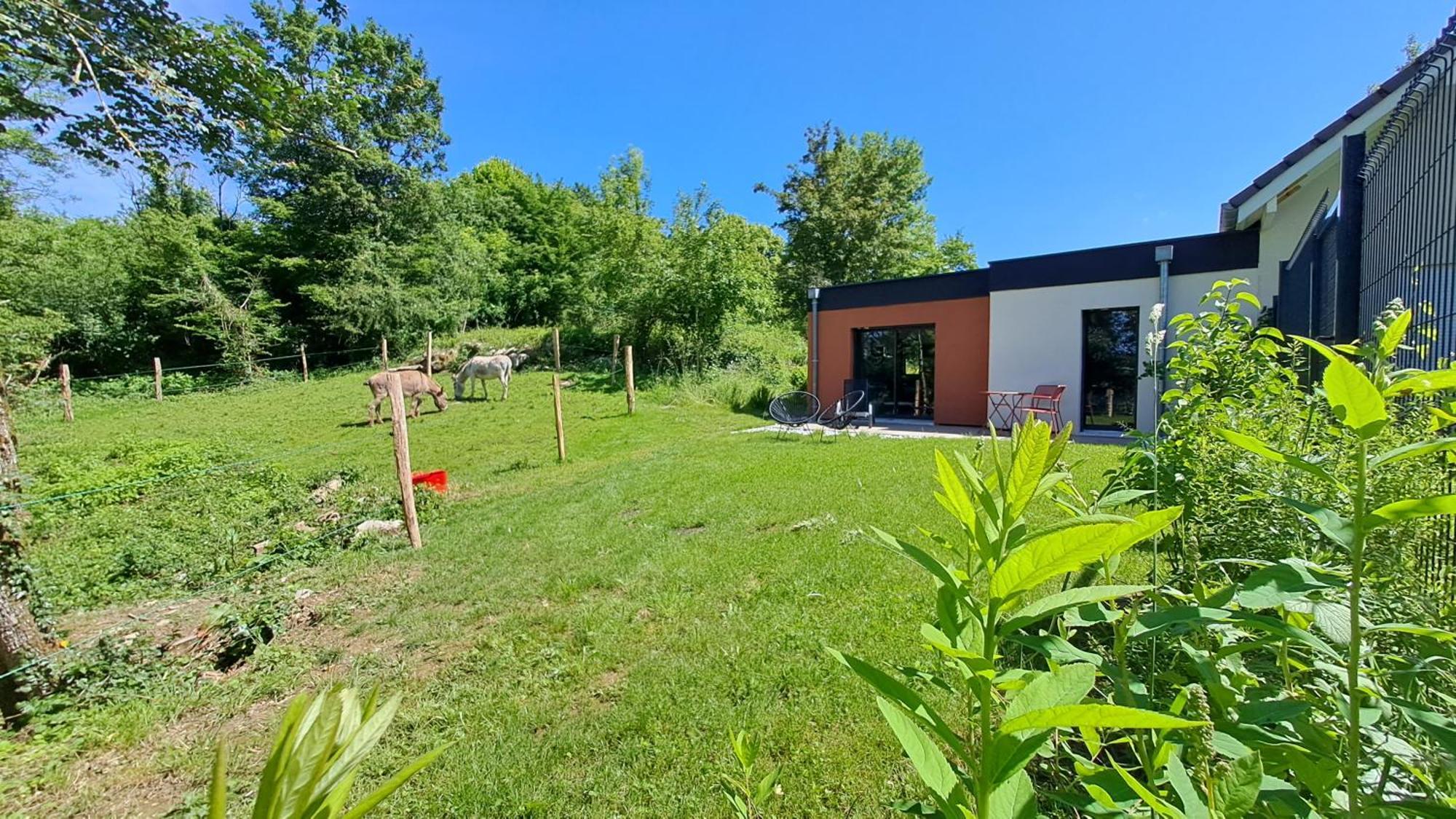Logement Neuf A 2 Pas Du Lac La Bridoire Exterior foto